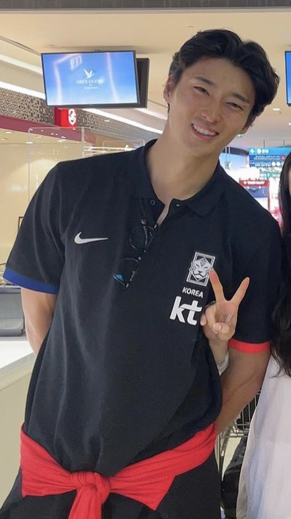 [잡담] 조규성 어떻게 이렇게 생겼을 수가 있니... | 인스티즈