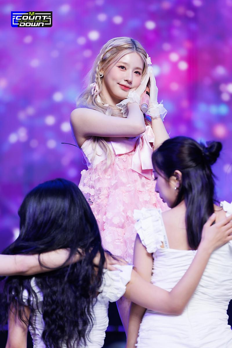 [잡담] 엠카 현장포토 보는데 미연이 진짜 예쁘다... | 인스티즈