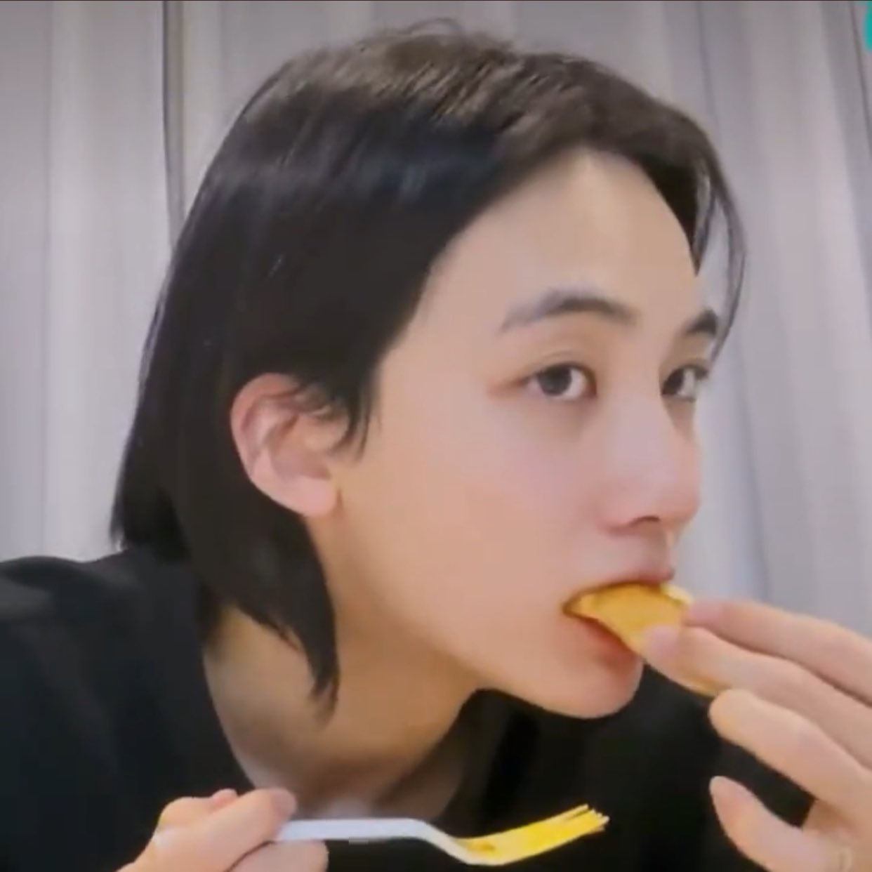 [잡담] 윤정한 가끔 얼굴이 이게 맞나 싶음 | 인스티즈