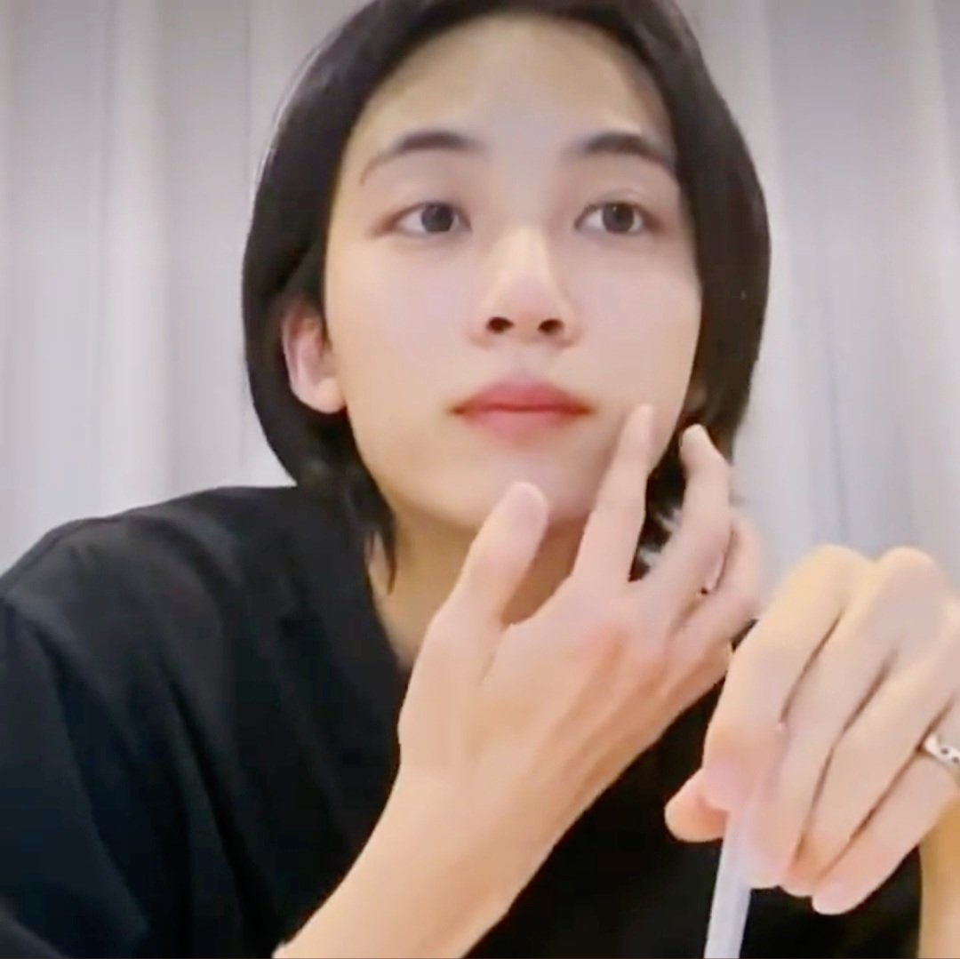 [잡담] 윤정한 가끔 얼굴이 이게 맞나 싶음 | 인스티즈