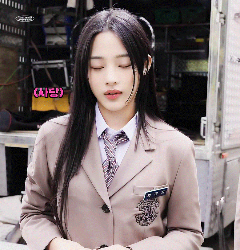 [잡담] 김민지 내 첫사랑이잖아 우리 같은 학교 나왔네 | 인스티즈