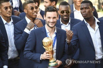 [정보/소식] [오피셜] 요리스, 토트넘에 전념한다…프랑스대표팀 14년 생활 '은퇴' | 인스티즈
