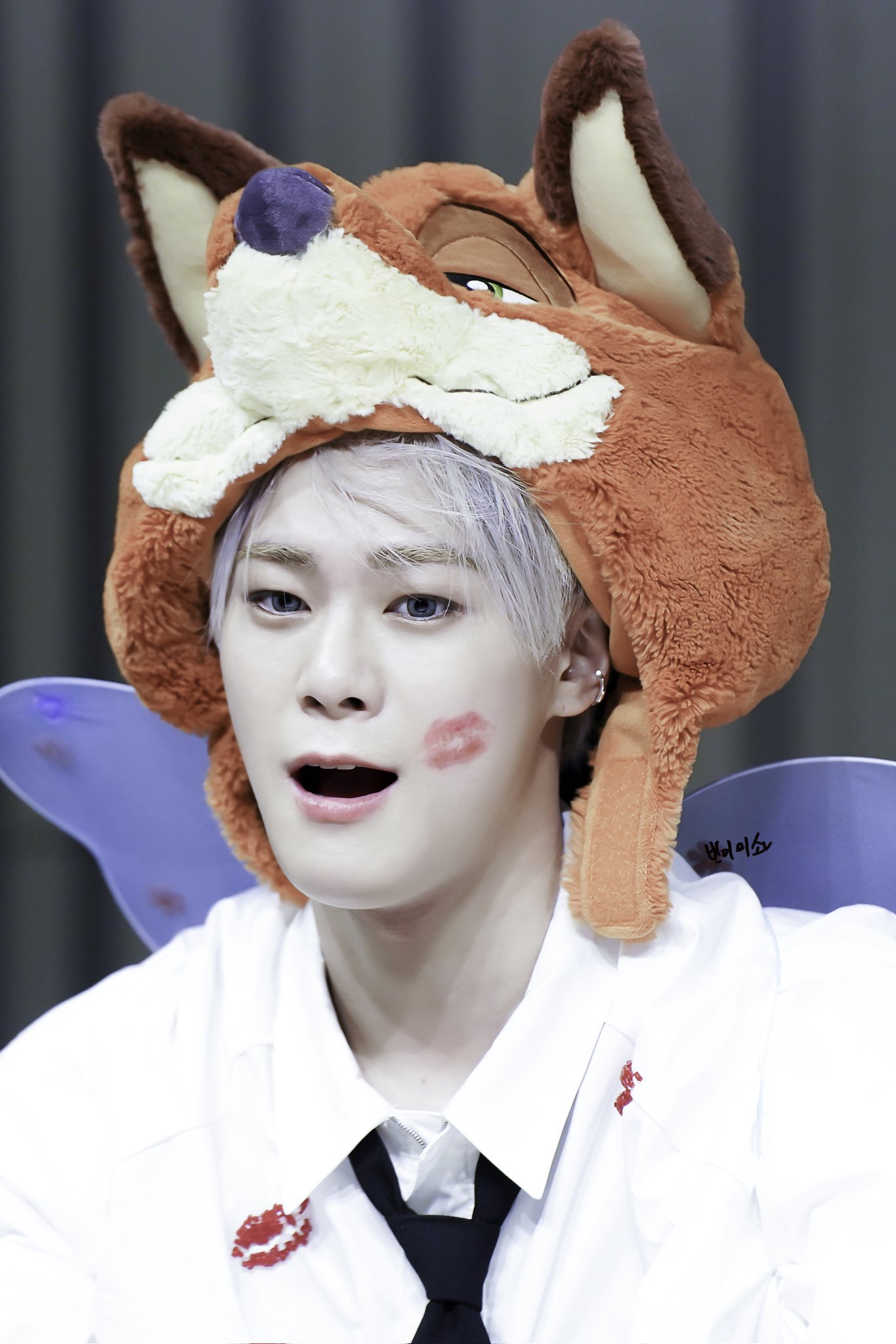 [잡담] 문빈 얼굴에 입술 마크 그려 넣을 생각하신 분 진짜 상 드려야 함 | 인스티즈