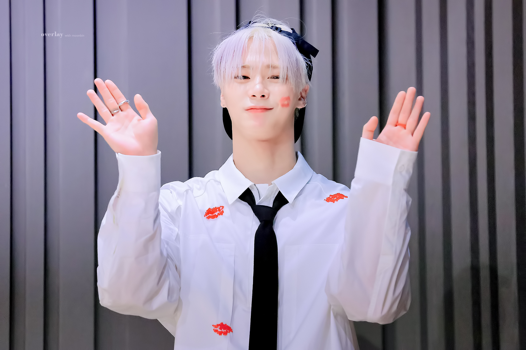 [잡담] 문빈 얼굴에 입술 마크 그려 넣을 생각하신 분 진짜 상 드려야 함 | 인스티즈