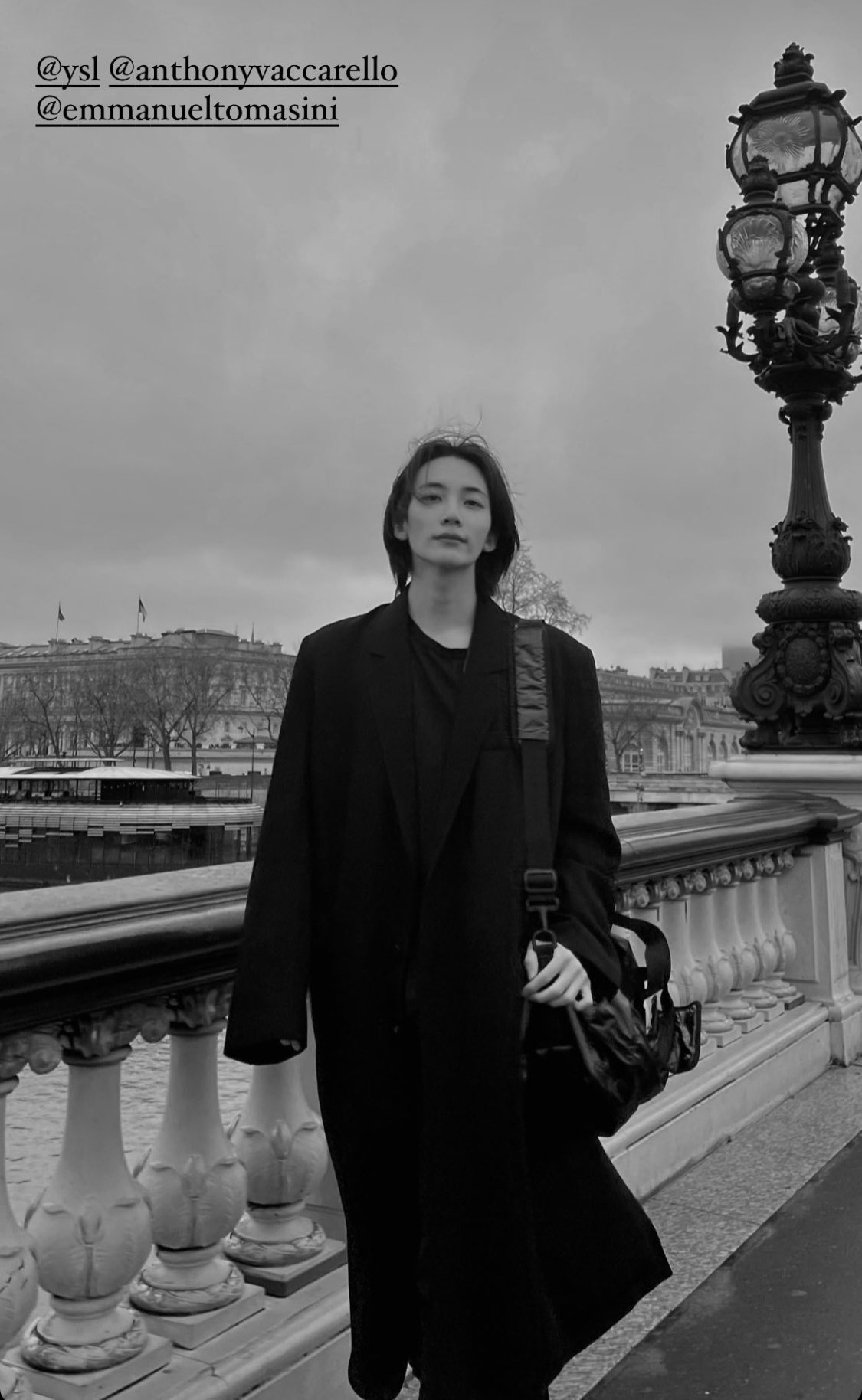 [잡담] 윤정한 흑백사진 뜰때마다 박수치면서 저장중 | 인스티즈