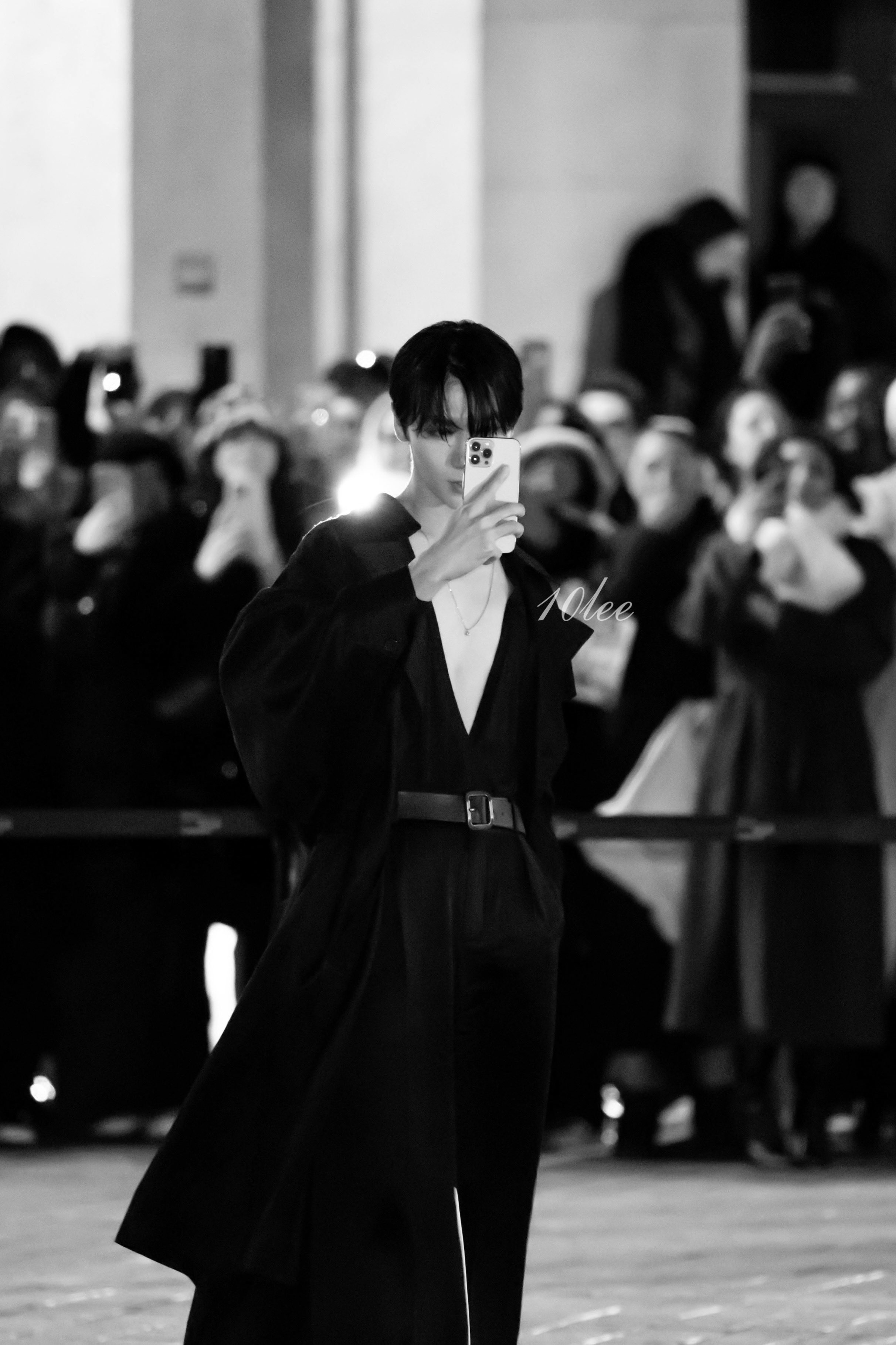 [잡담] 팬들 사진찍는 텐🤭 | 인스티즈