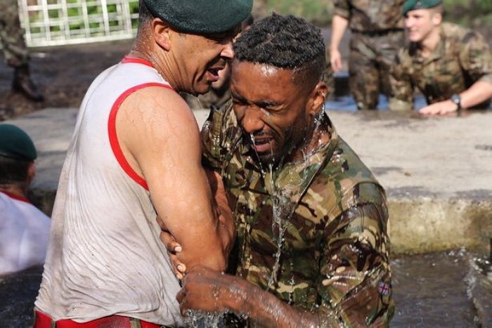 [잡담] 토트넘 선수들 군대 한번 더 가자 | 인스티즈