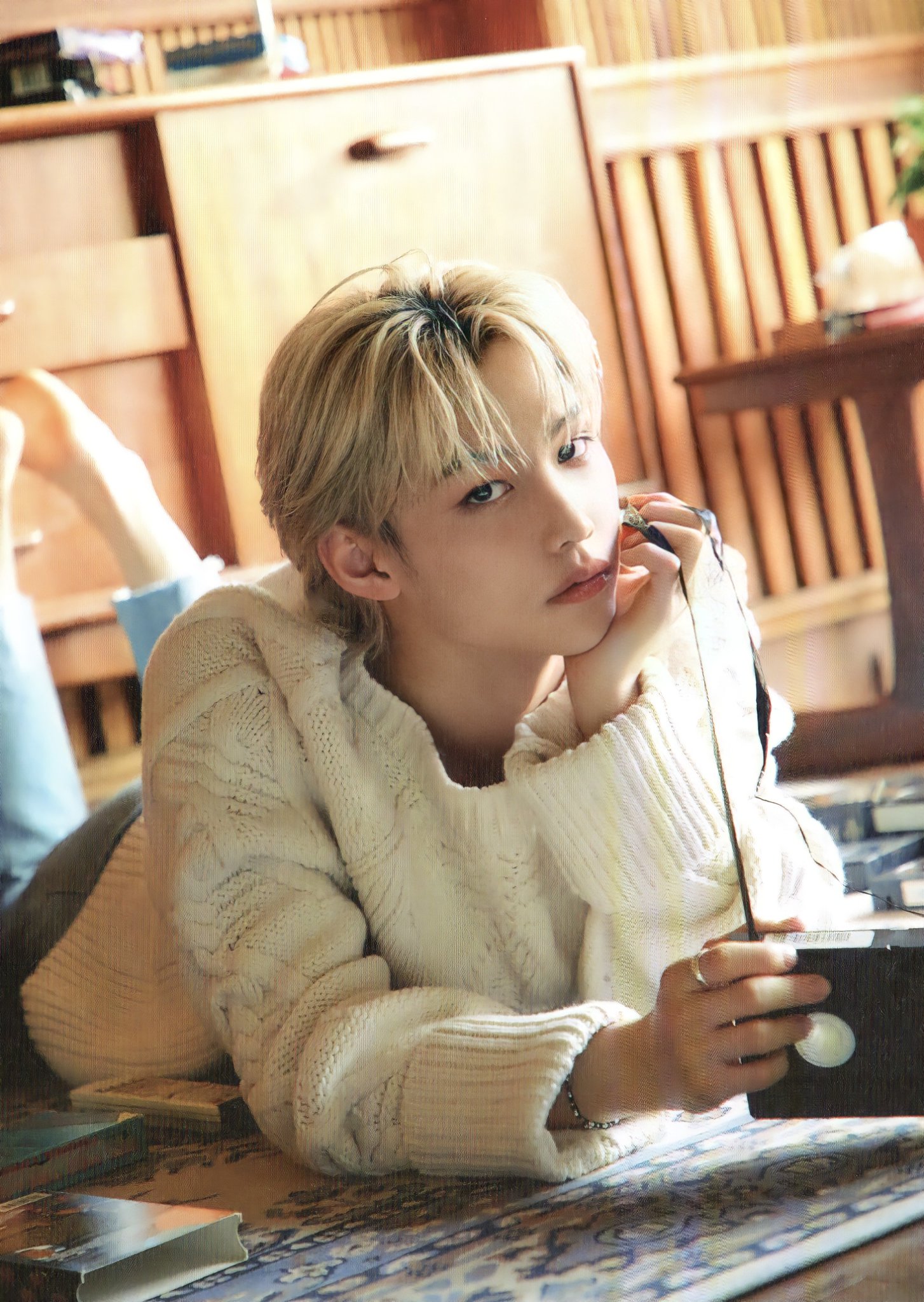 [잡담] 필릭스는 바닐라의 얼굴로 복근이 있다는게 안믿겨져 | 인스티즈