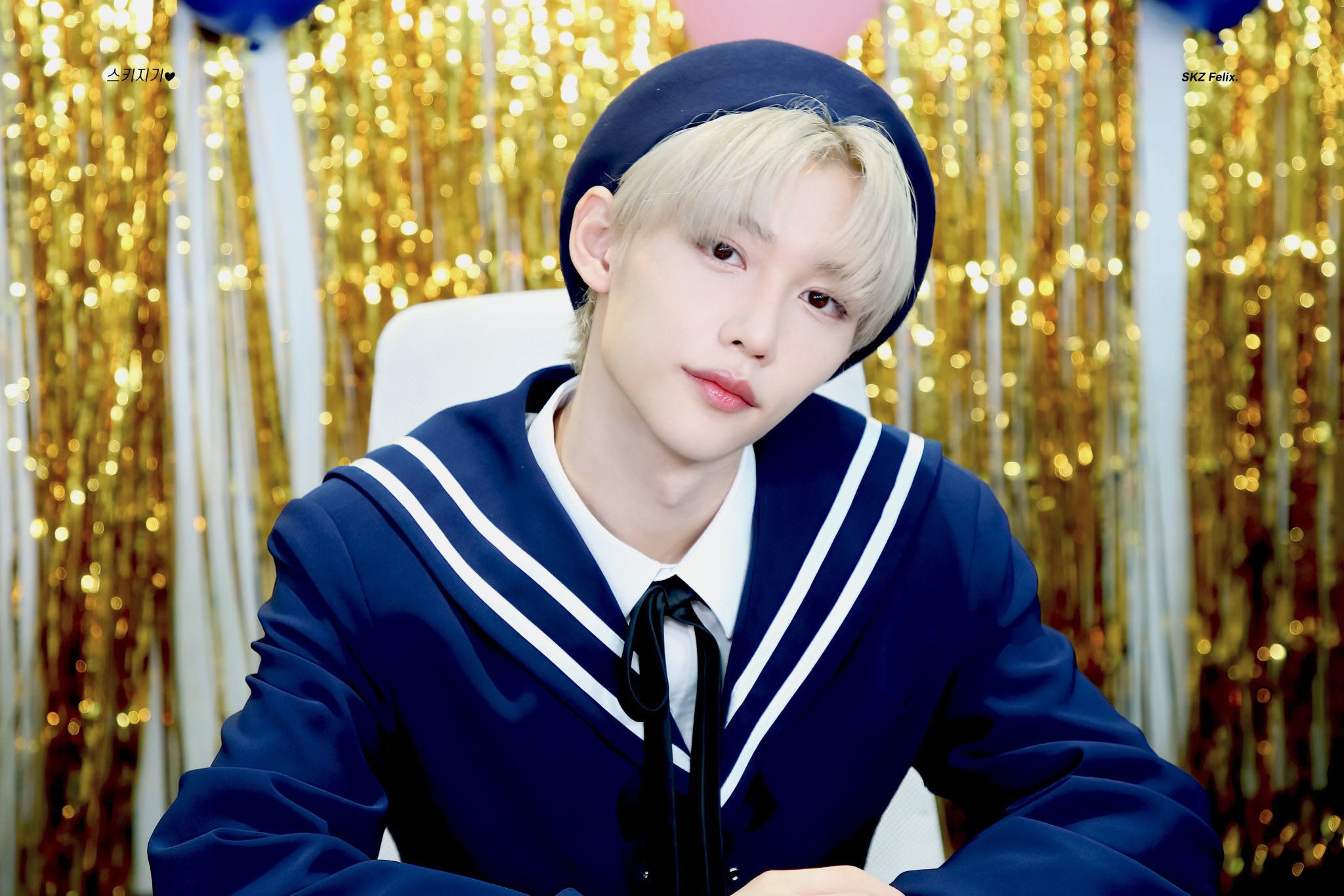 [잡담] 필릭스는 바닐라의 얼굴로 복근이 있다는게 안믿겨져 | 인스티즈