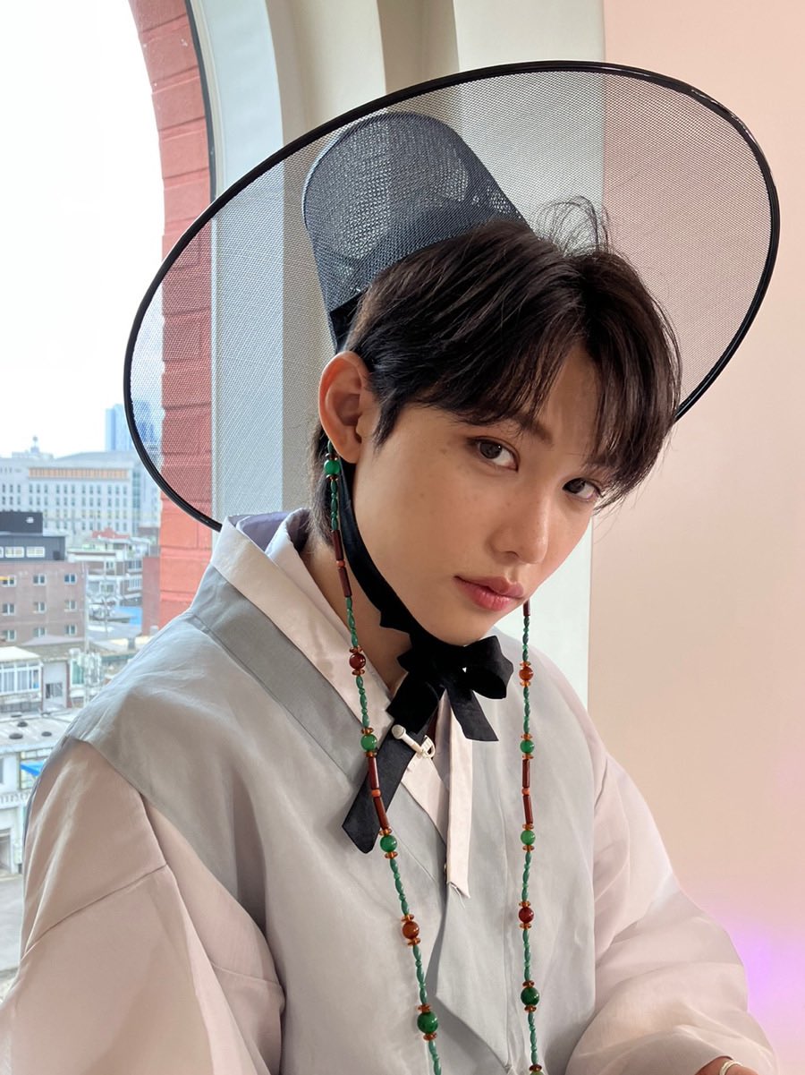 [잡담] 필릭스는 바닐라의 얼굴로 복근이 있다는게 안믿겨져 | 인스티즈