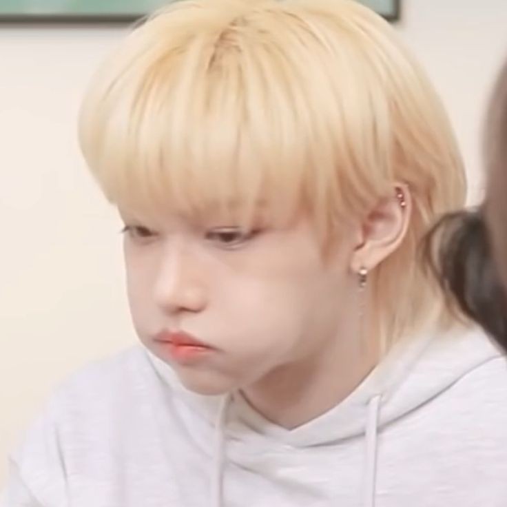 [잡담] 필릭스는 바닐라의 얼굴로 복근이 있다는게 안믿겨져 | 인스티즈