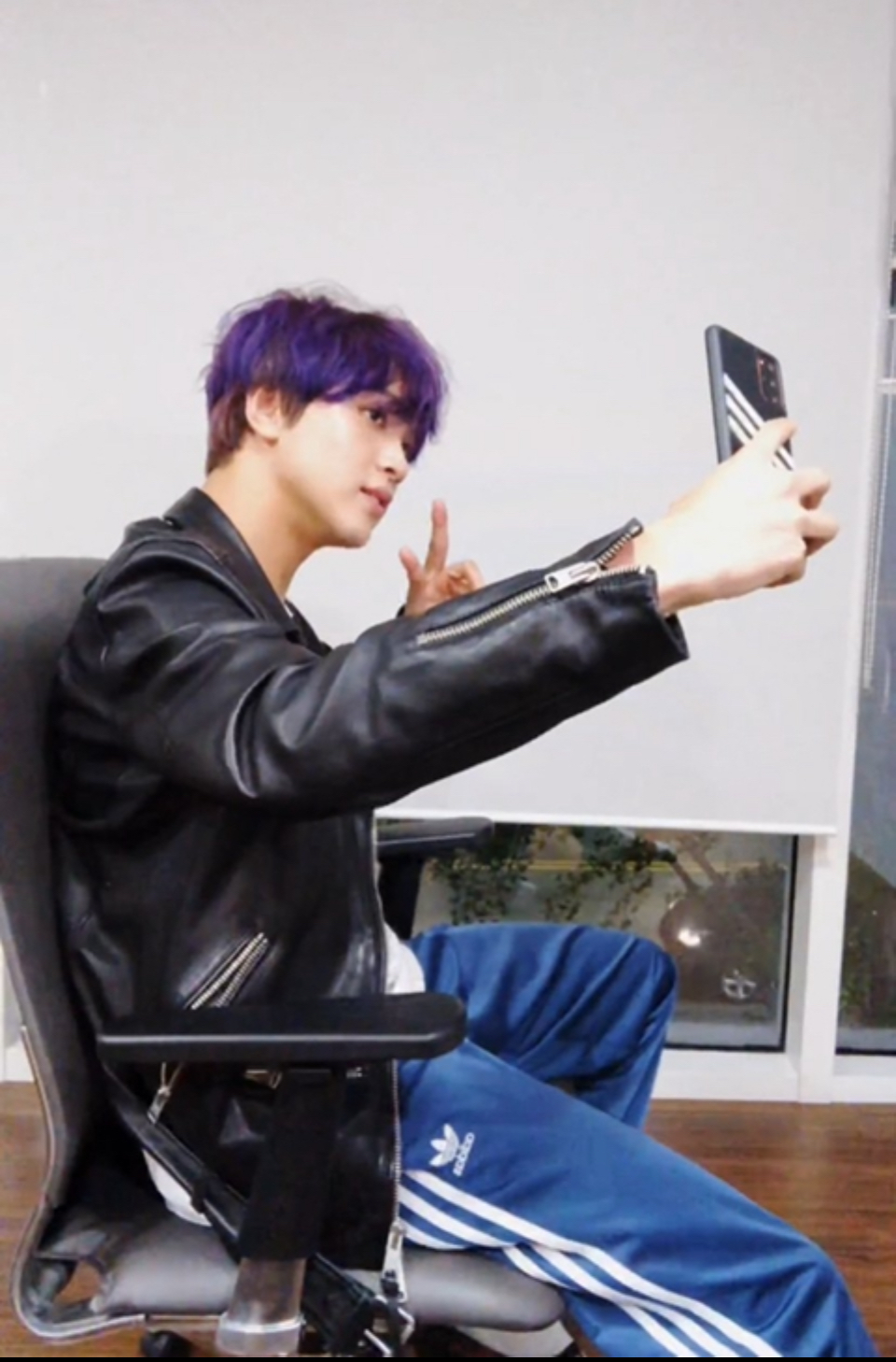 [잡담] 엥 해찬 라이더에 츄리닝바지 입는거 줏대있다 | 인스티즈