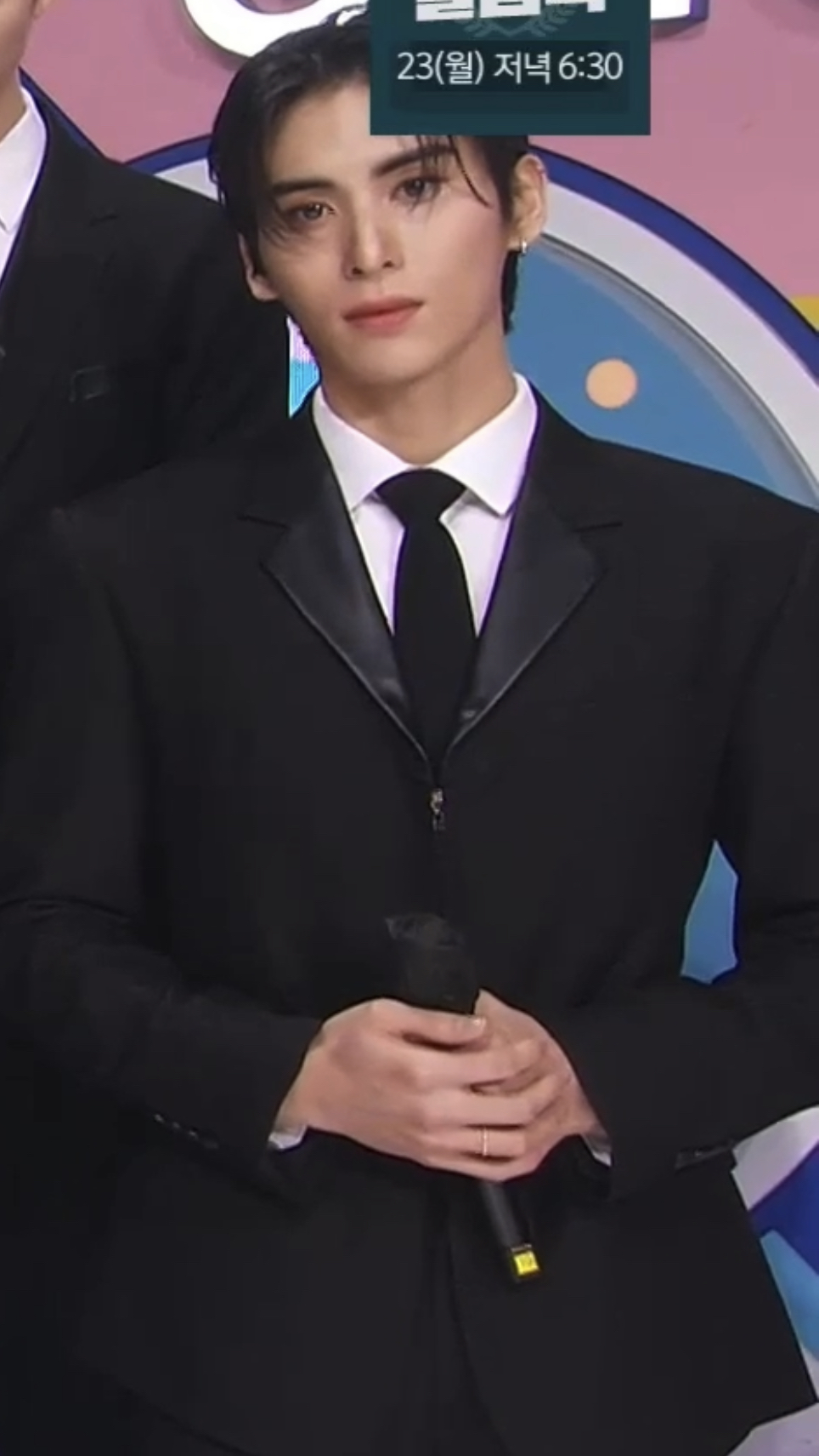 [잡담] 내 최애 요즘 진짜 개잘생겻다 사랑한다 | 인스티즈