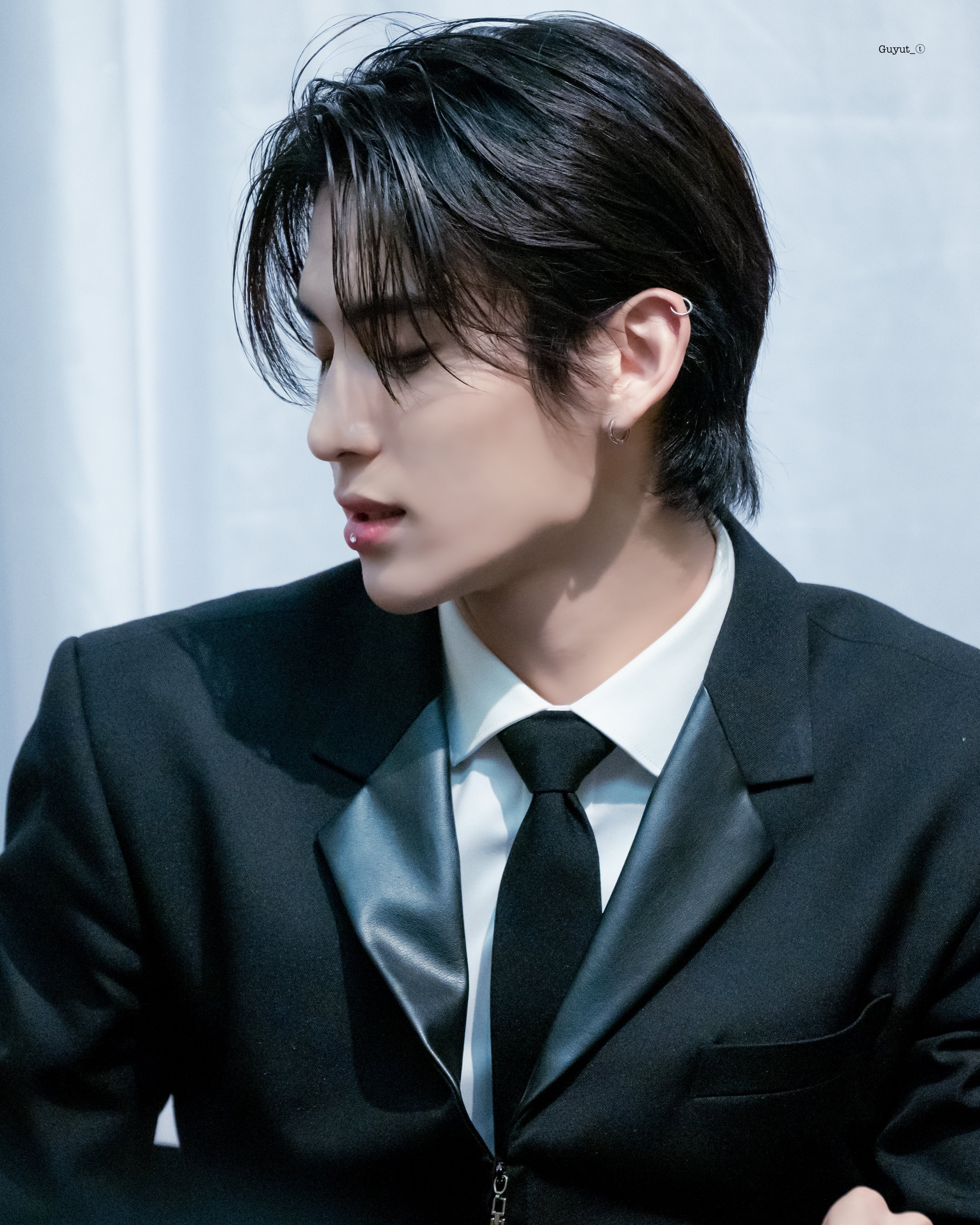 [잡담] 내 최애 요즘 진짜 개잘생겻다 사랑한다 | 인스티즈