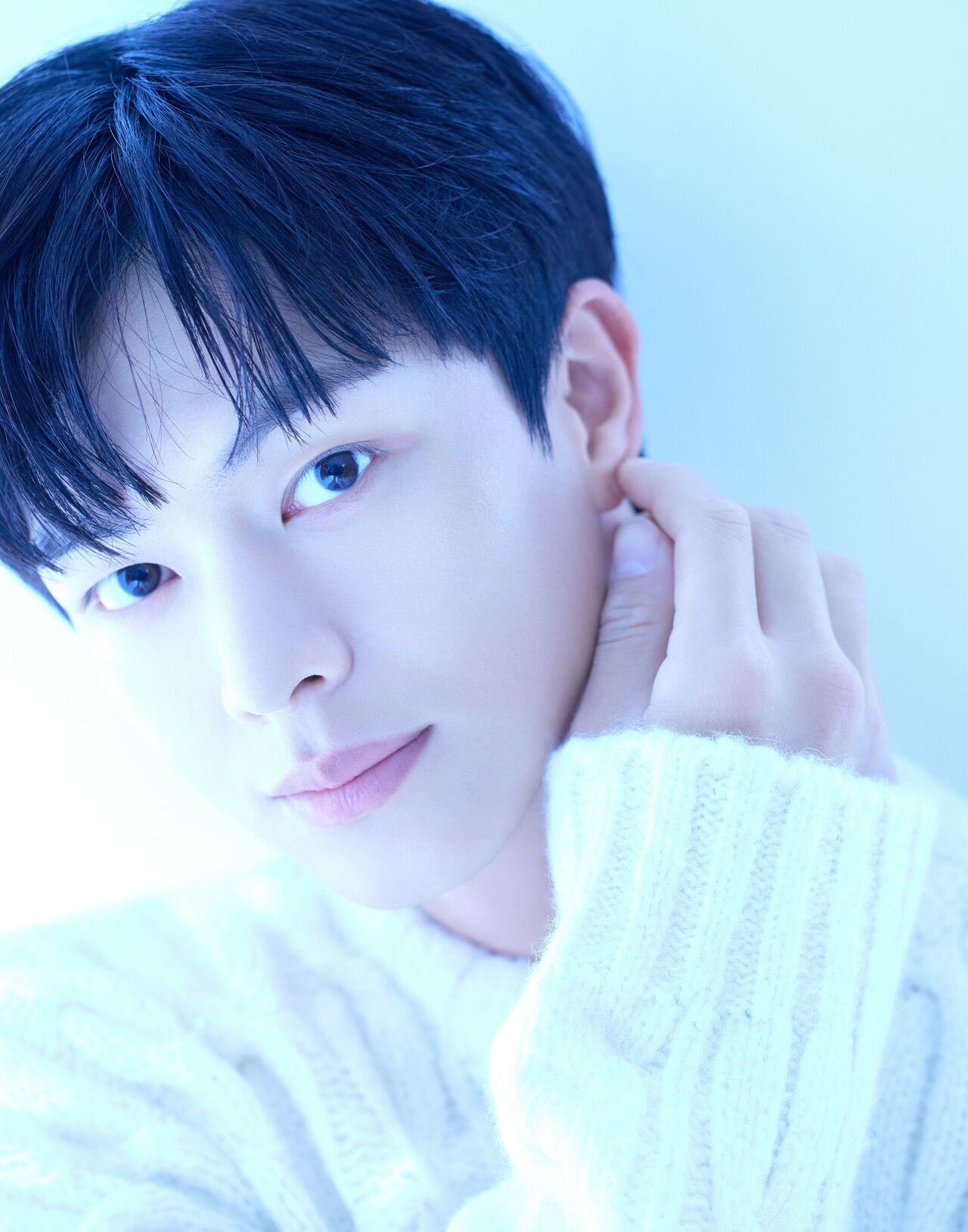 [잡담] 육성재 배우 프로필 사진 드디어 떴는데 비주얼 난리남 | 인스티즈