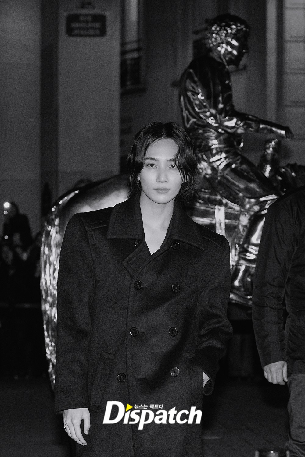 [잡담] 윤정한 흑백사진 뜰때마다 박수치면서 저장중 | 인스티즈