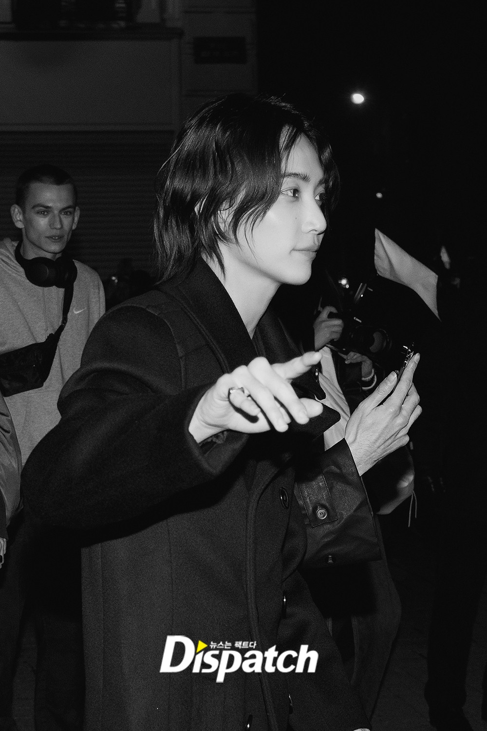 [잡담] 윤정한 흑백사진 뜰때마다 박수치면서 저장중 | 인스티즈