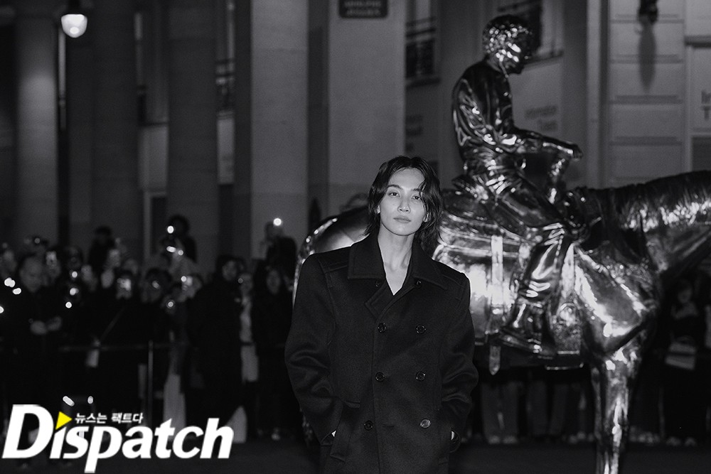 [잡담] 윤정한 흑백사진 뜰때마다 박수치면서 저장중 | 인스티즈