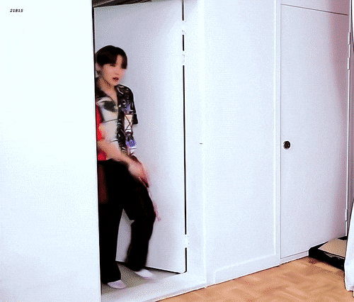 [잡담] 방탄 정국이 만든 옷을 입은 제이홉 | 인스티즈