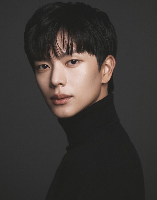 [잡담] 육성재 유치원시절부터 지금까지 이목구비 배치가 똑같음ㅋㅋㅋㅋㅋㅋㅋㅋ | 인스티즈