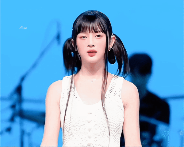 [잡담] 뉴진스 하니는 이런 씹뜨억 같은 머리가 왤케 잘어울림 | 인스티즈