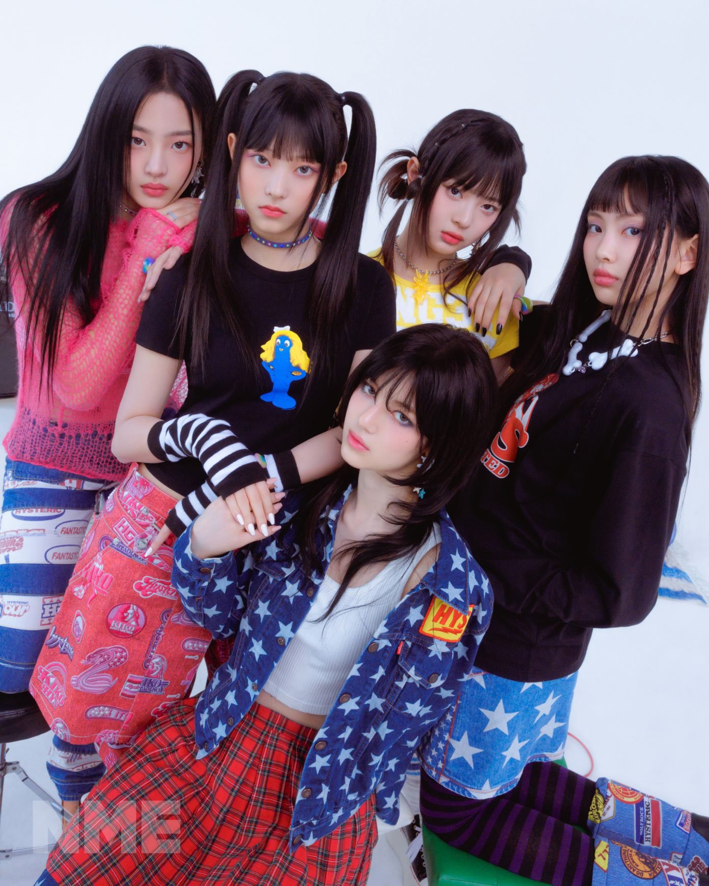 [잡담] 뉴진스 이 단체사진 락밴드같이 나왔당 | 인스티즈