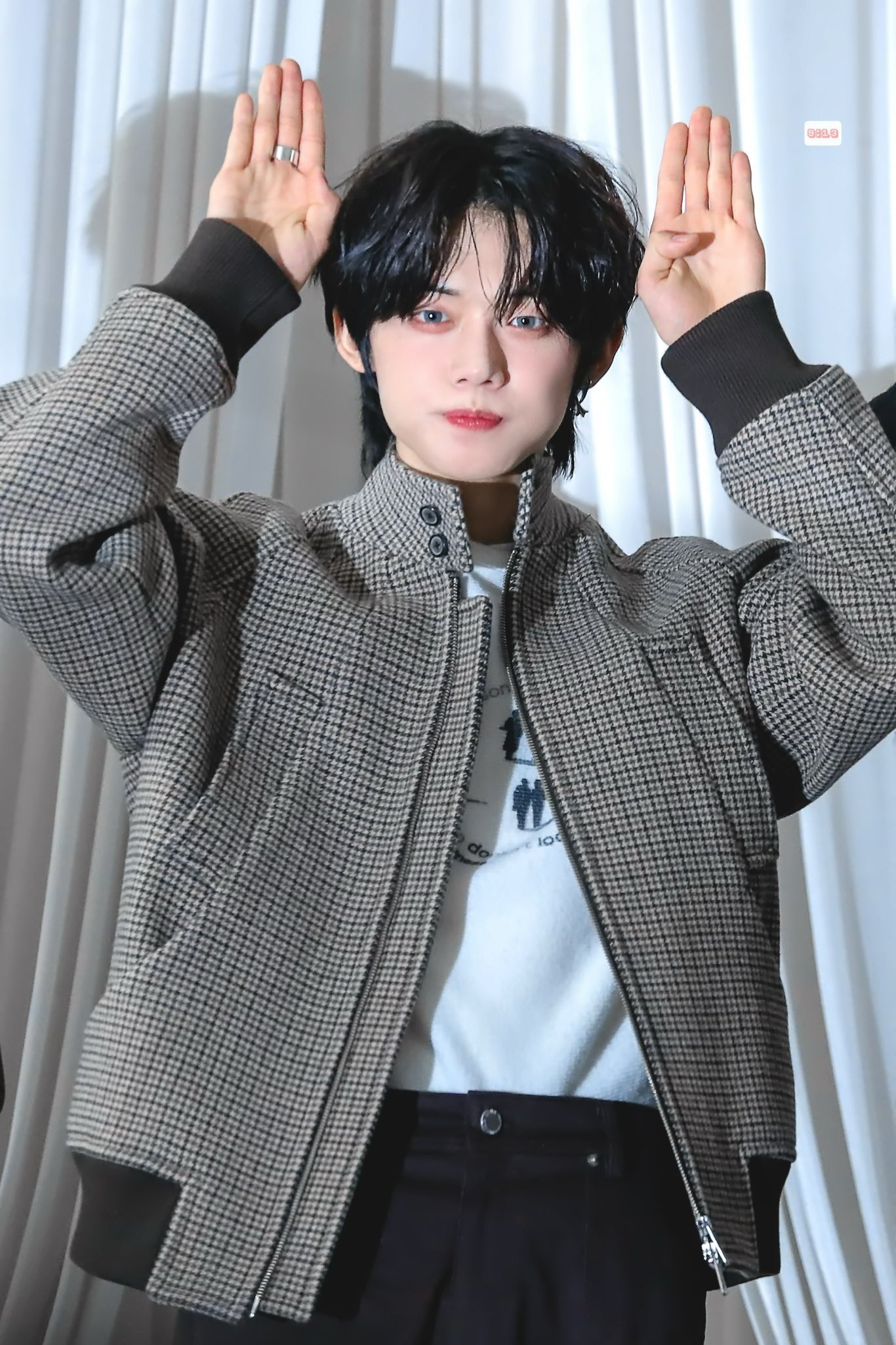 [잡담] 투바투 연준 파란렌즈 진짜 잘어울리는것 같아 | 인스티즈