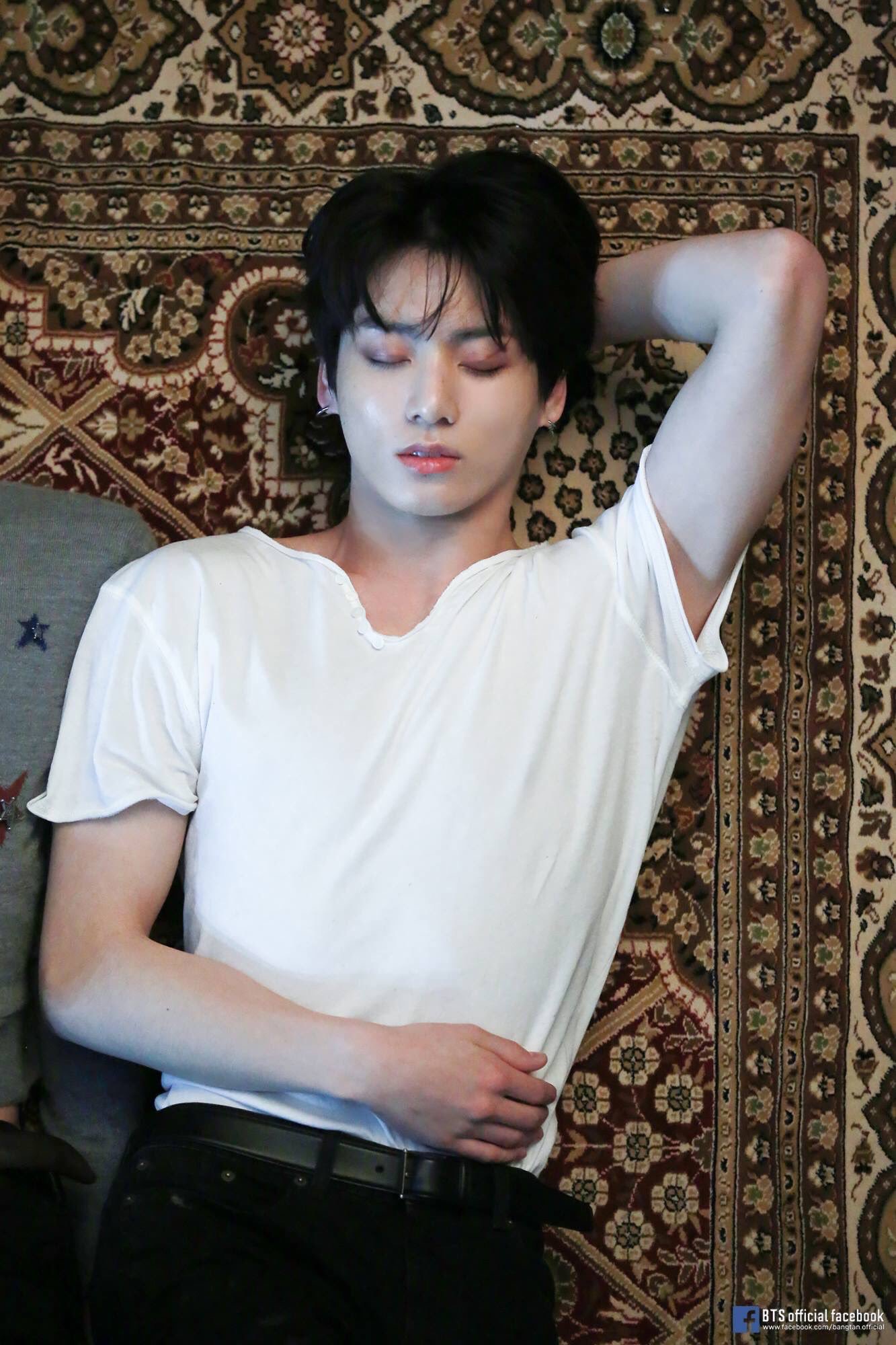 [잡담] 방탄 정국 얼굴 진짜 주인공 처럼 생겼는데 그 중에서도 약간 생존물 주인공st | 인스티즈