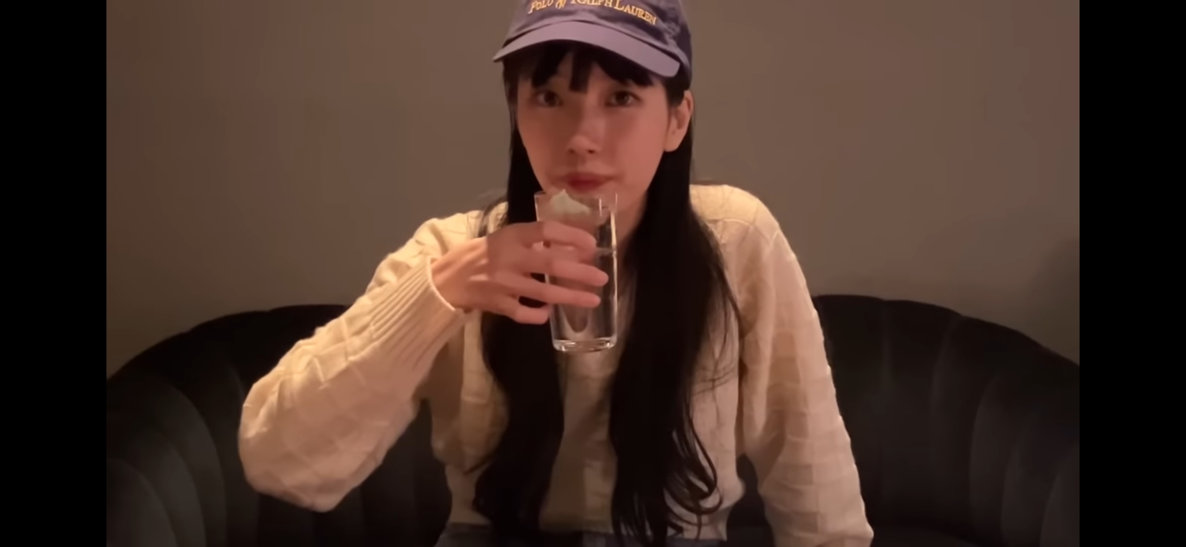 [잡담] 수지 브이로그 니트 기다리면 정보 뜨겠지 | 인스티즈