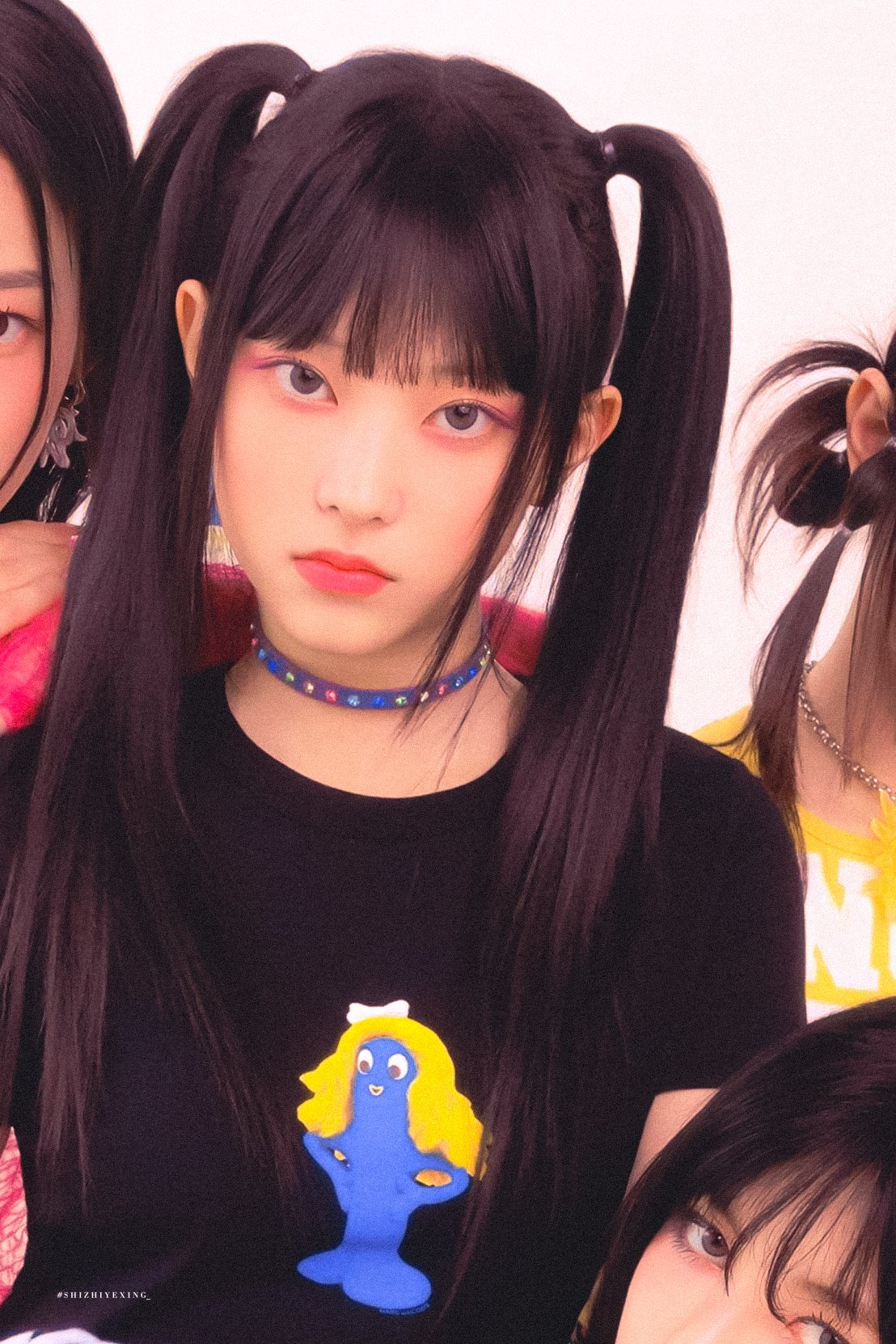 [잡담] 해린 이제 대놓고 오타쿠저격 화보를 찍네 | 인스티즈