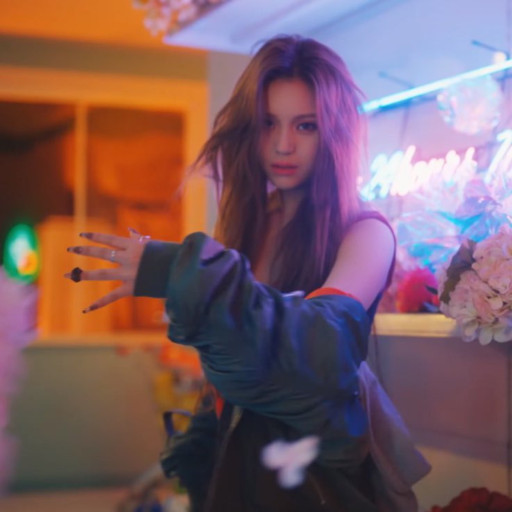 [잡담] 이게 어떻게 동일인물..? | 인스티즈