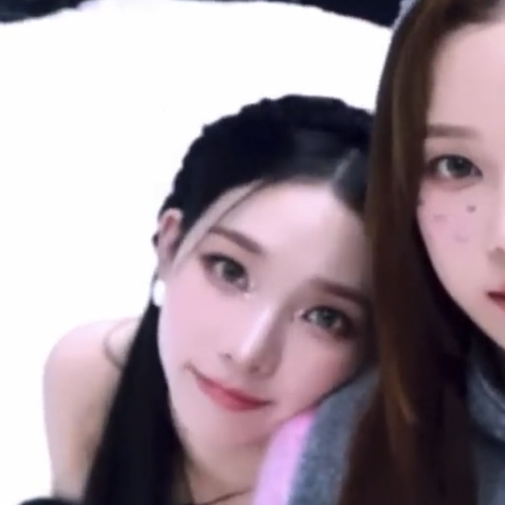 [잡담] 카리나 요즘 진짜 사람처럼 이뻐보임ㅋㅋㅋㅋㅋㅋ | 인스티즈