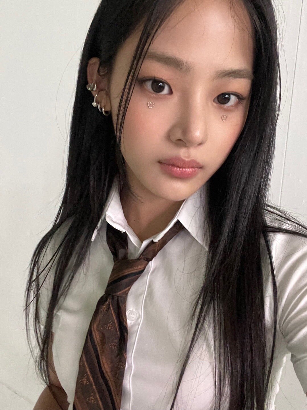 [잡담] 아니 민지 이렇게 생겨서 피어싱 많은거 너무 설렘 하.. | 인스티즈