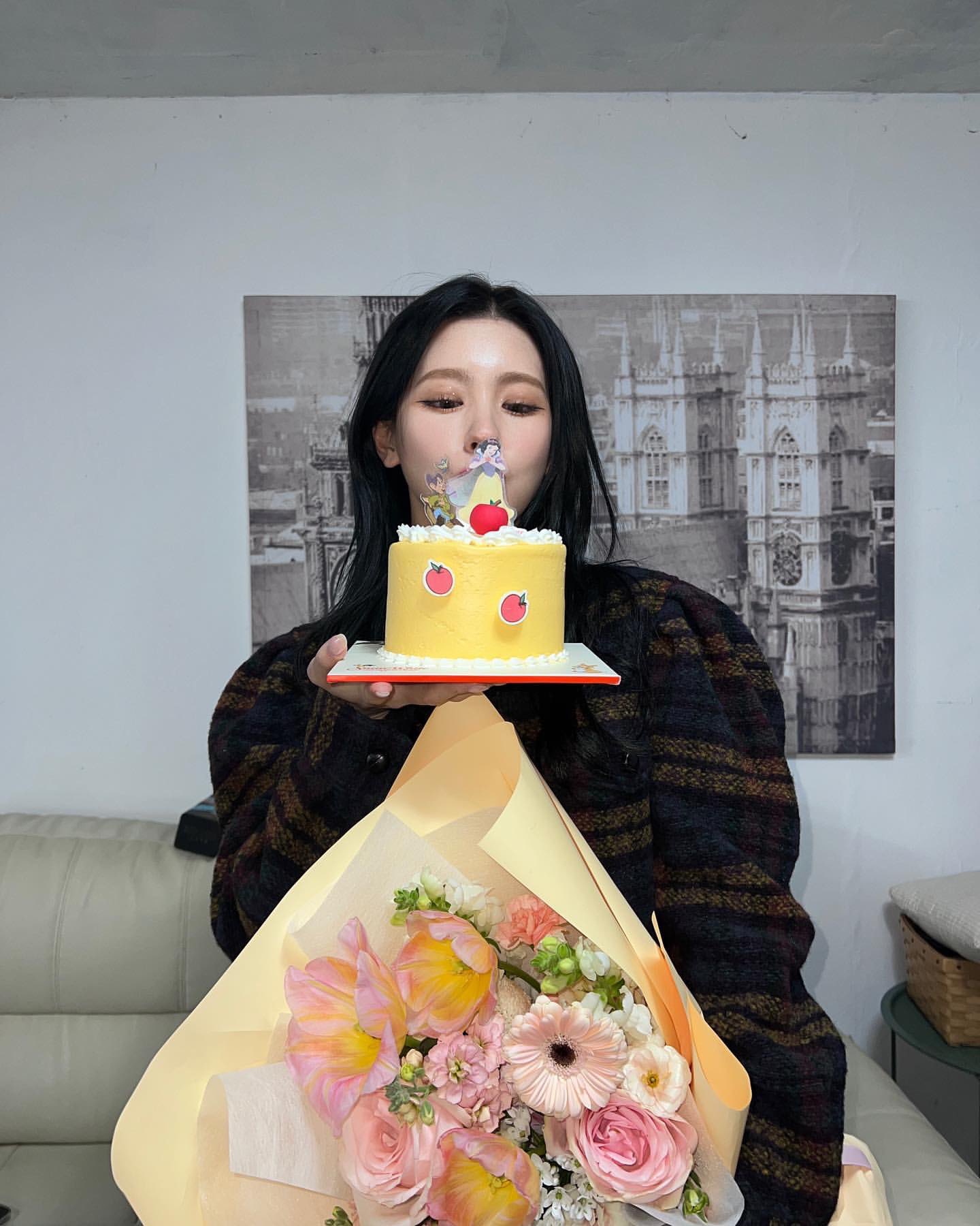 [잡담] 조미연 흑발 실트여서 봤는데 진짜 개이뻐 | 인스티즈