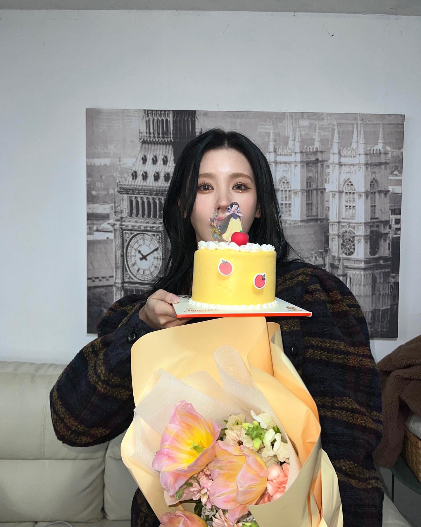 [잡담] 조미연 흑발 실트여서 봤는데 진짜 개이뻐 | 인스티즈