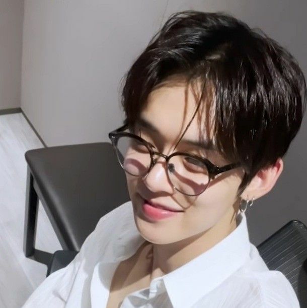 [잡담] 안경은 "날티”가 써야 찐이다 | 인스티즈