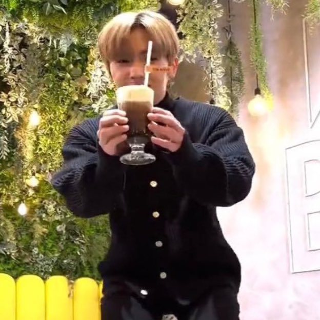 [잡담] 내가 젤 좋아하는 이재현 저화질짤 | 인스티즈