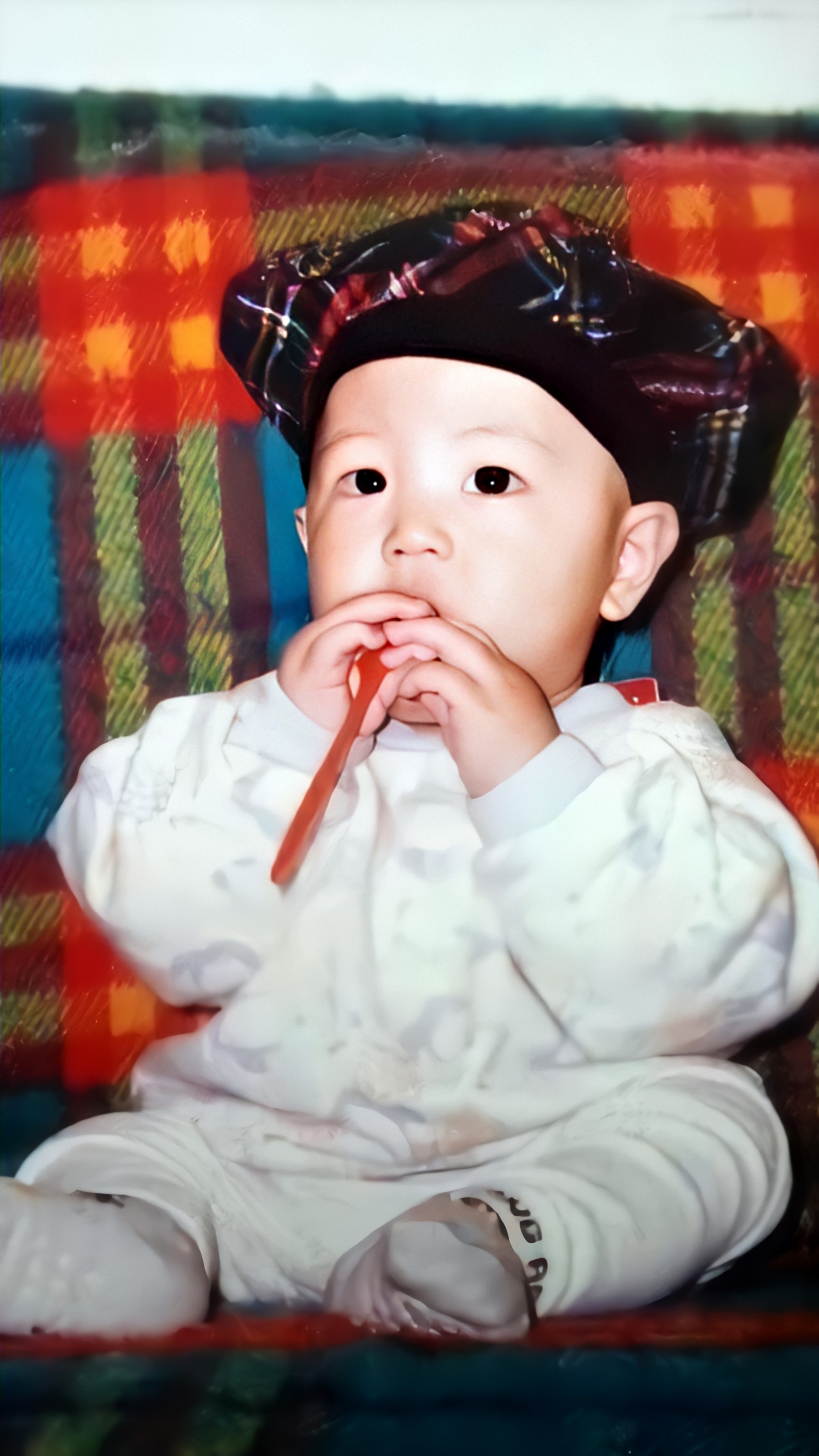 [잡담] 육성재 유치원시절부터 지금까지 이목구비 배치가 똑같음ㅋㅋㅋㅋㅋㅋㅋㅋ | 인스티즈