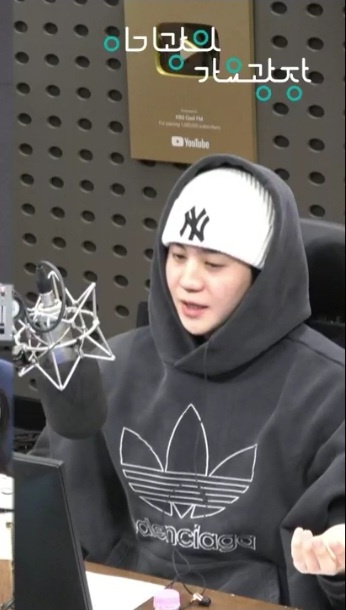 [잡담] 양요섭 후드티 누가봐도 그레이 아니냐구 | 인스티즈