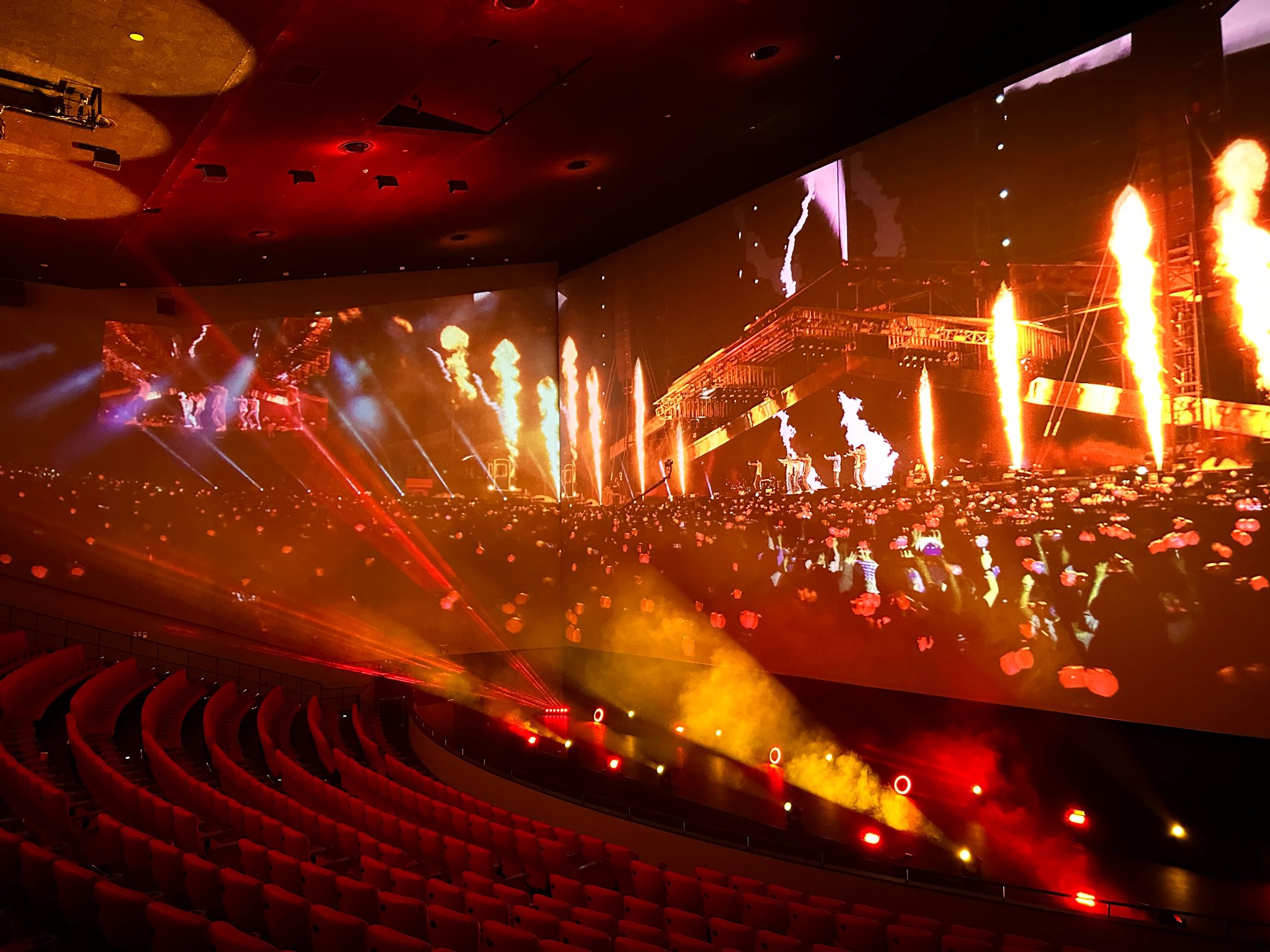 [잡담] 방탄 영화 스크린엑스는 거의 콘서트장인뎈 | 인스티즈