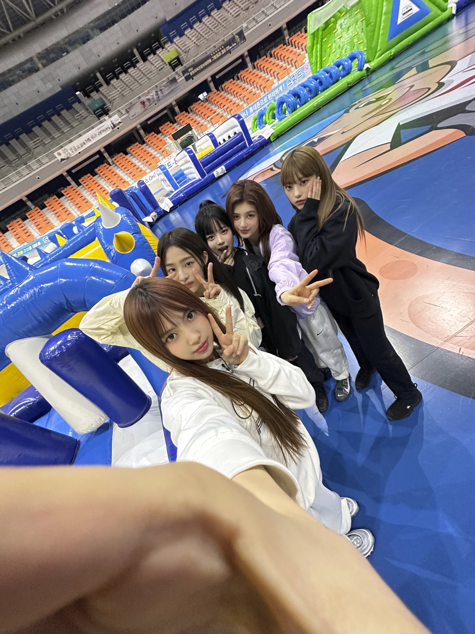 [잡담] 뉴진스 mz 셀카 담당은 혜인이 | 인스티즈