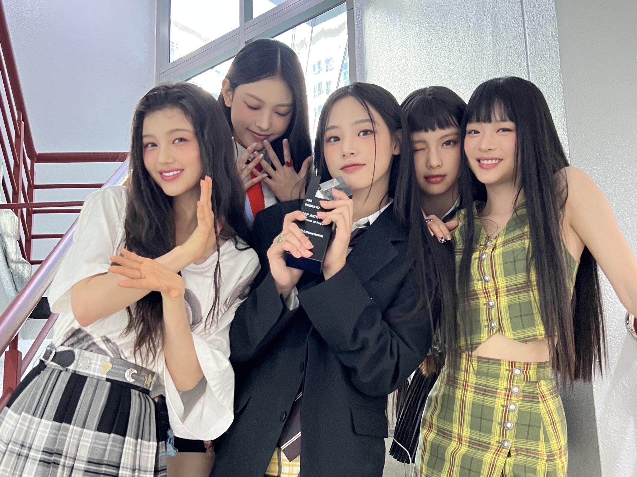 [잡담] 뉴진스 음방 hurt 착장 세번 중 최애 골라봐 | 인스티즈