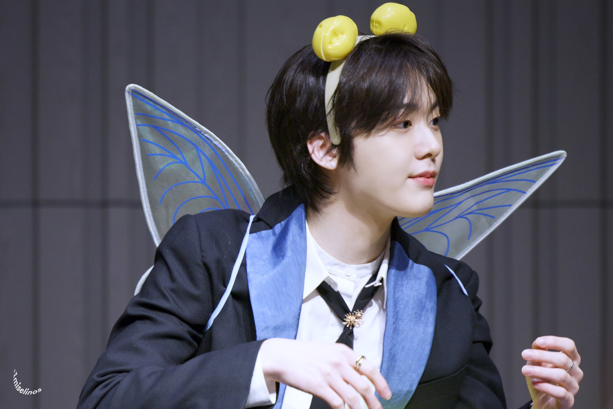 [잡담] 머리에 쓰는 건 기가 막히게 다 잘 어울리는 남자 아이돌 | 인스티즈