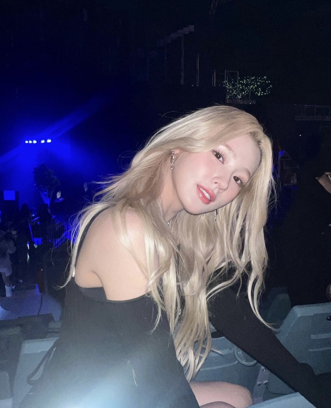 [잡담] 미연 흑발 사진 뜬 기념으로 골라 보는 흑발 vs 금발 | 인스티즈