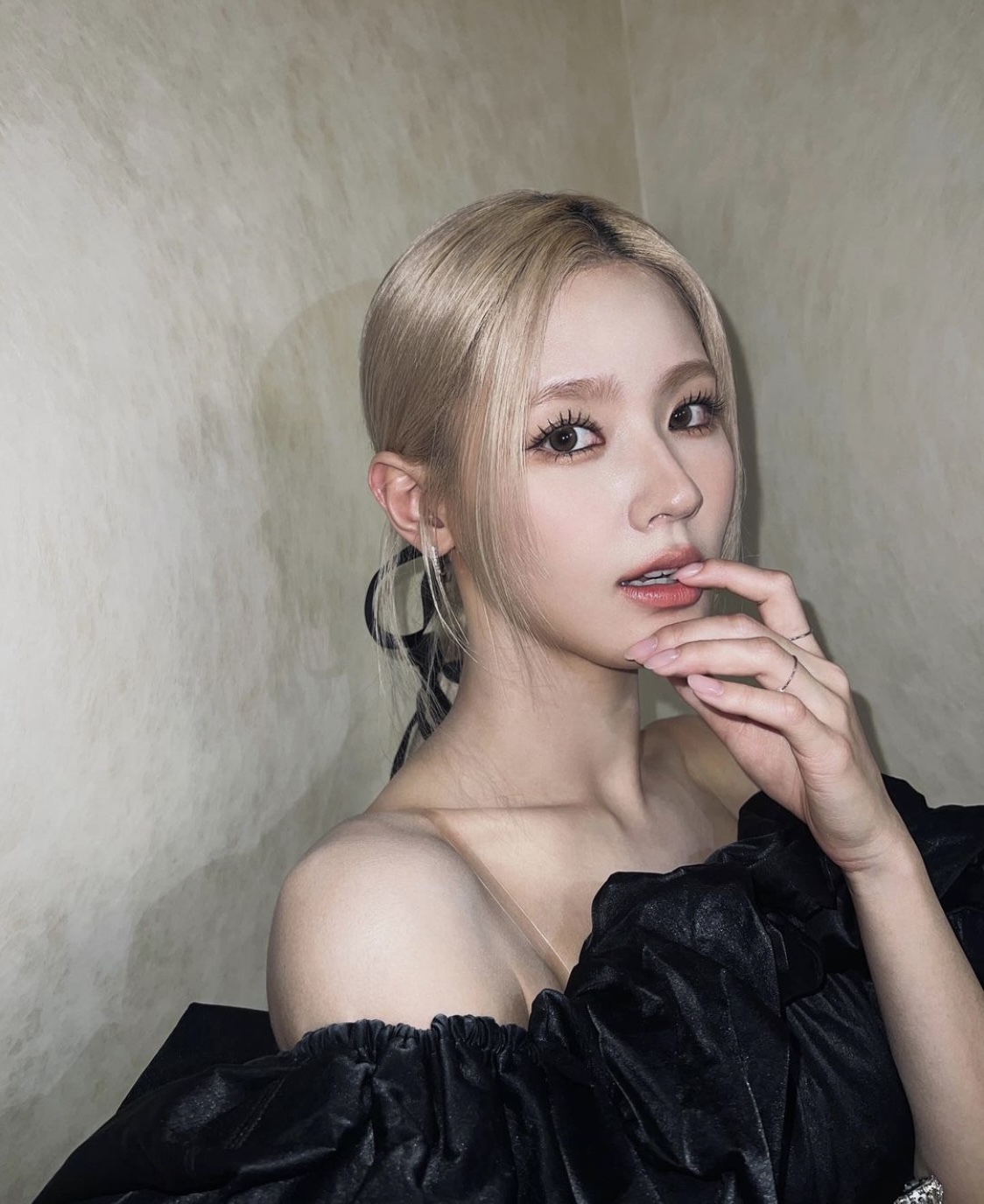 [잡담] 미연 흑발 사진 뜬 기념으로 골라 보는 흑발 vs 금발 | 인스티즈