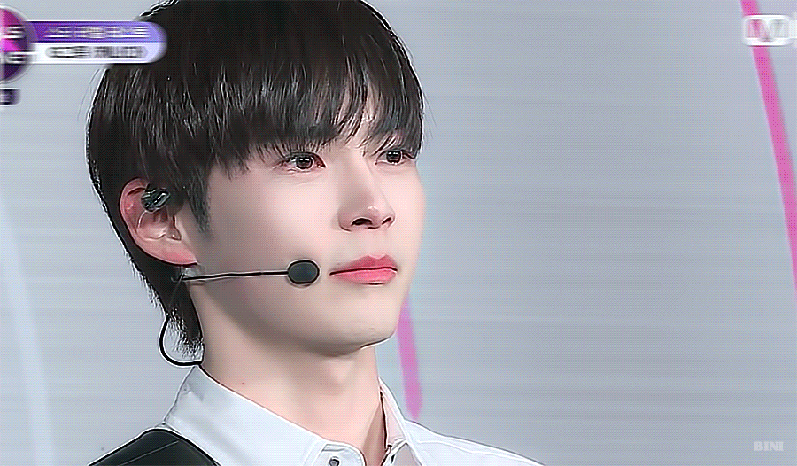 [잡담] 입아프긴한데 성한빈 속눈썹 진짜 펄럭인다 | 인스티즈