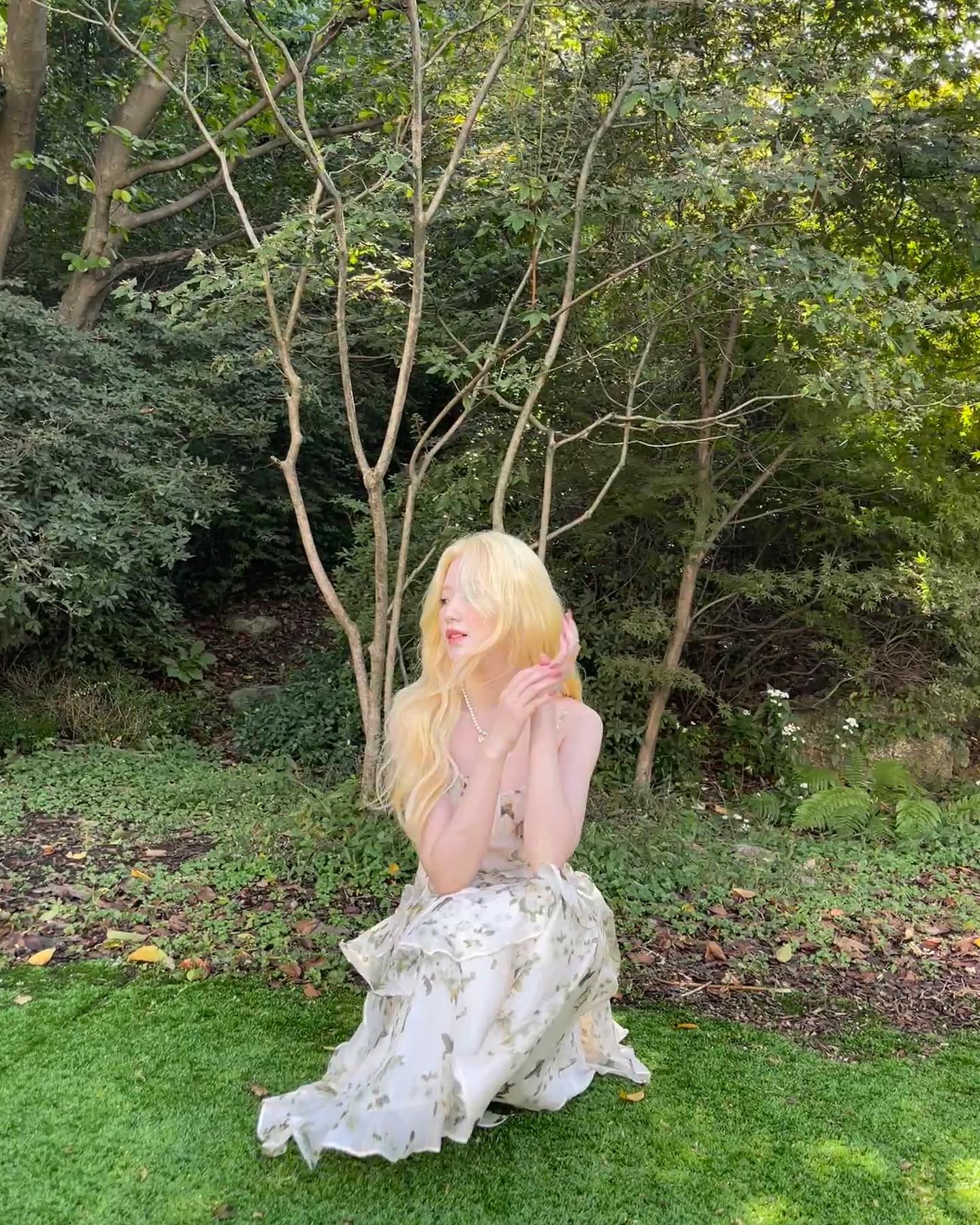 [잡담] 슈화 이 사진 진짜 무슨 숲의요정 그런거같다 | 인스티즈