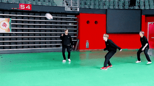 [잡담] 방금 짤 주운건데 개웃기다ㅋㅋㅋㅋㅋ 방탄 세븐틴 족구대결 해볼만해 | 인스티즈