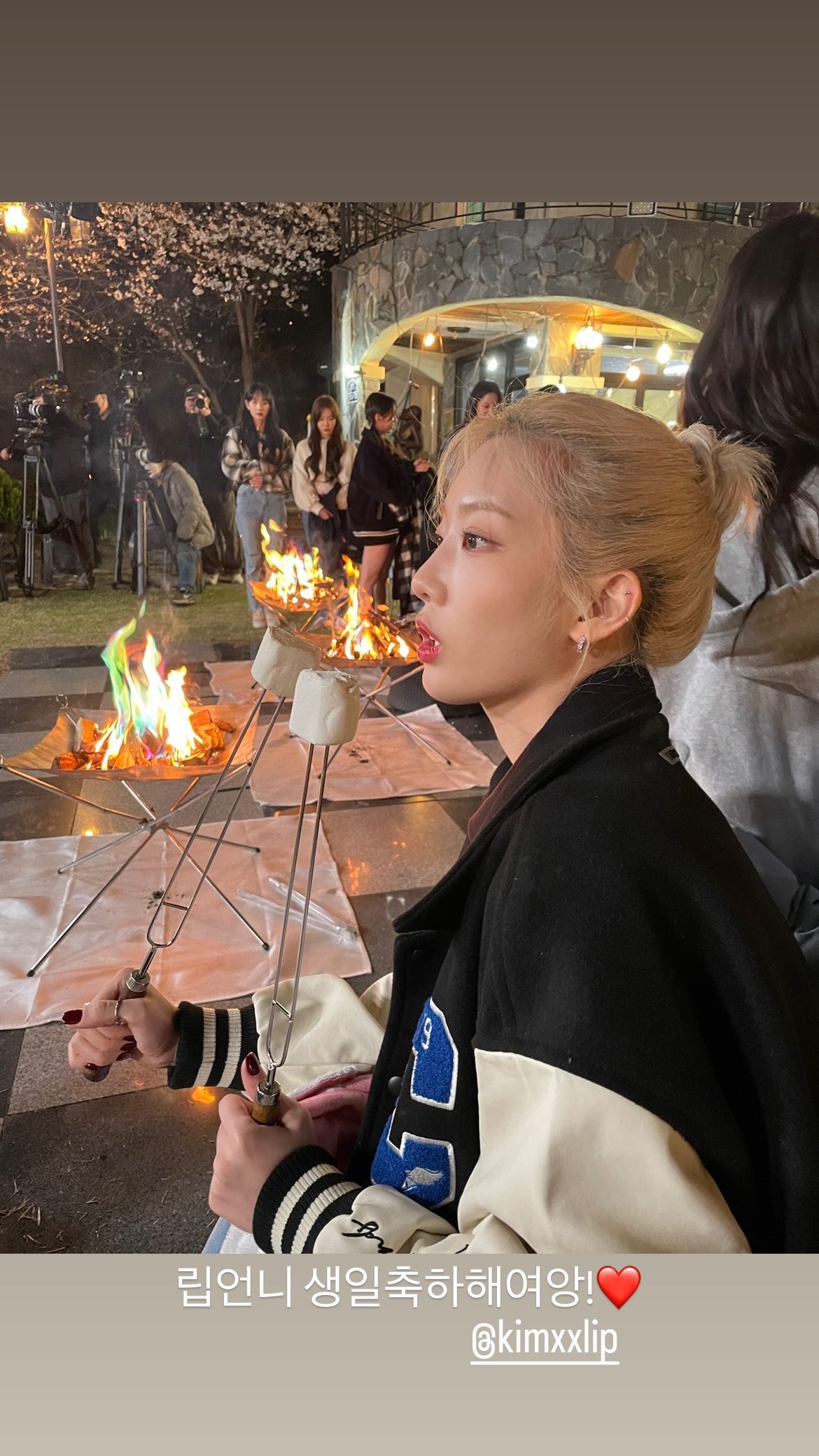 [잡담] 이달의소녀 오아써 맏언니 , 막내가 리더 생일 축하멘트 떴다 | 인스티즈