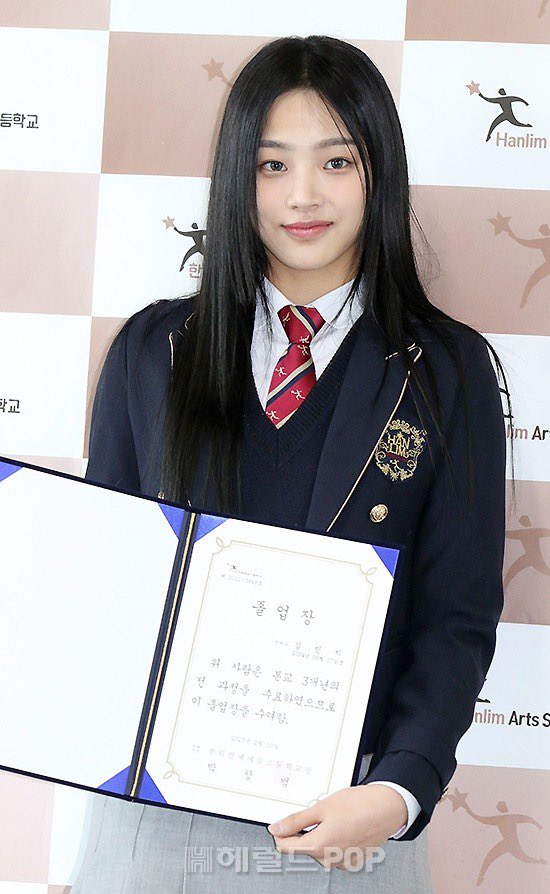 [잡담] 민지 한림교복 잘어울린다 ㅋㅋ 졸업 축하해 - 인스티즈(instiz) 연예 카테고리